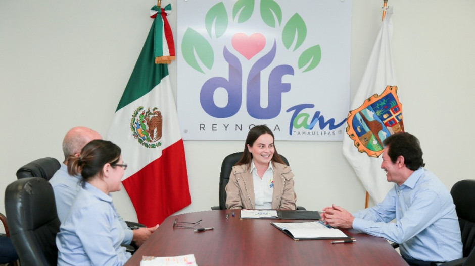 Convenio entre farmacias López y La Salud y DIF es firmado