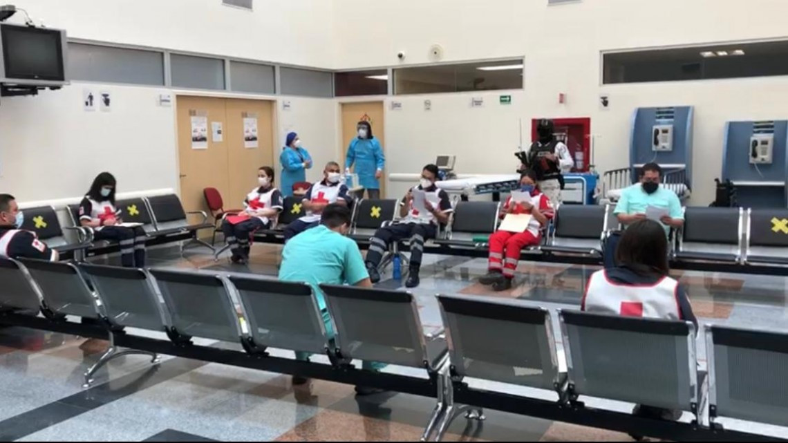 Vacunan contra el Covid-19 a 180 paramédicos de la Cruz Roja en Tamaulipas