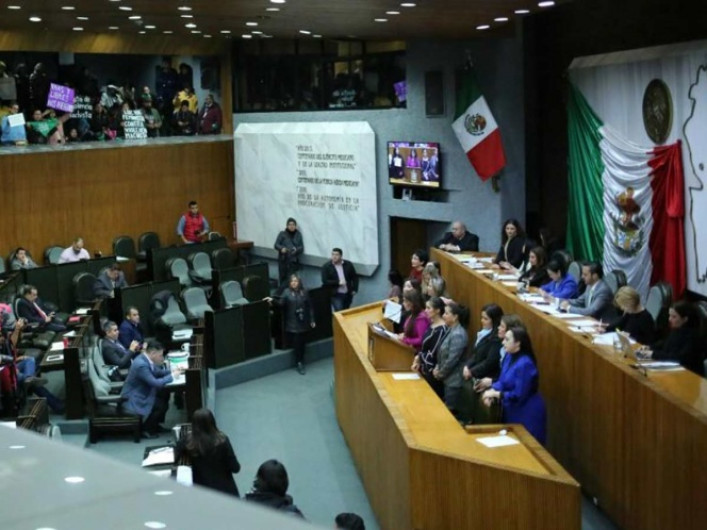 Diputado homofóbico en NL dado de baja