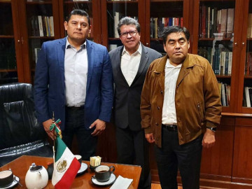 Barbosa y Armenta logran reunión con Monreal