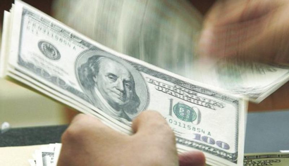 Dólar se vende en 20.45 pesos en casas de cambio del AICM