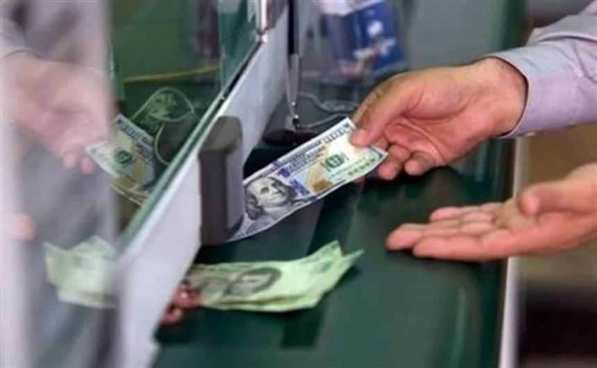 Dólar se vende en 19.89 pesos en casas de cambio del AICM