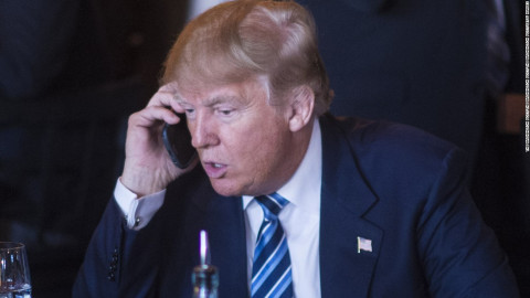 Juez ordena a Trump reactivar DACA y aceptar dreamers