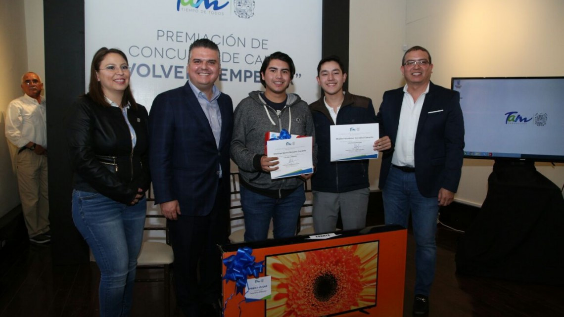 Premian a ganadores del concurso estatal de canto Volver a Empezar