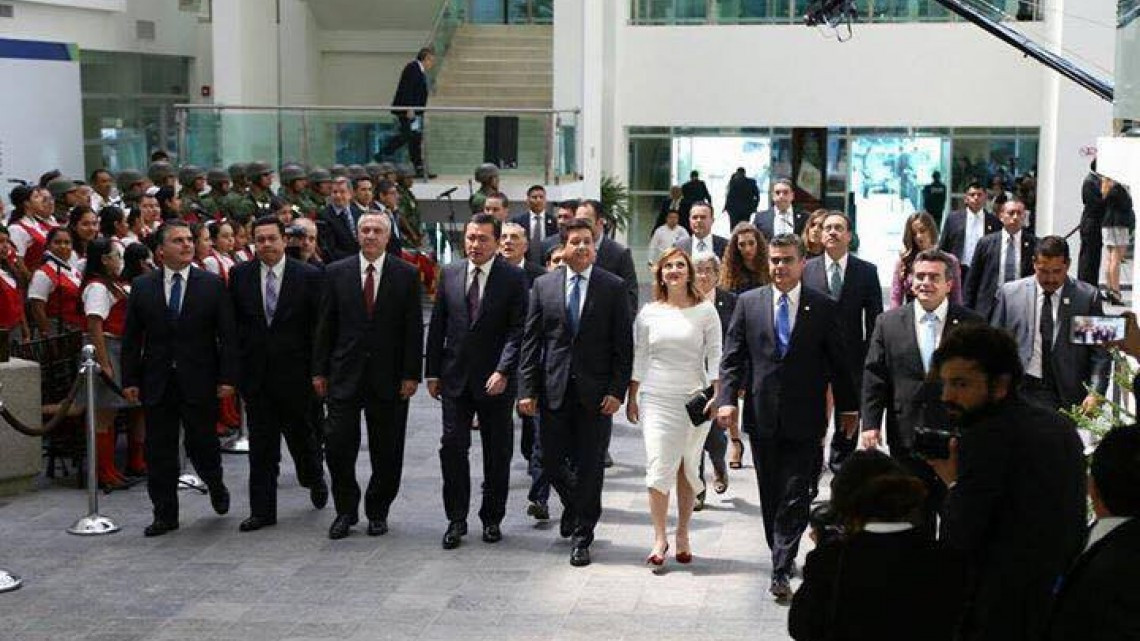 Asiste alcaldesa a informe del Gobernador