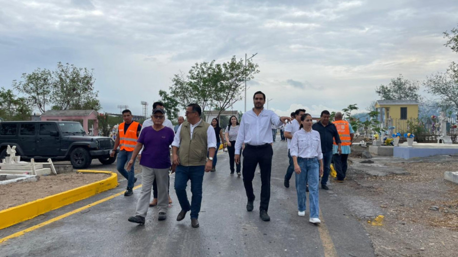 Supervisa alcalde limpieza de panteones municipales