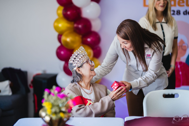 Conviven abuelitos y familias en Estancia del Cuidado Diario del Adulto Mayor