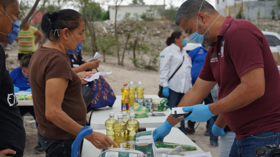Reciben más familias de escasos recursos apoyo del Municipio