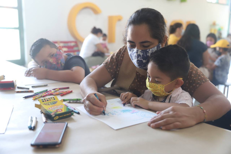 Maquinitas creativas apapachando a mamá 