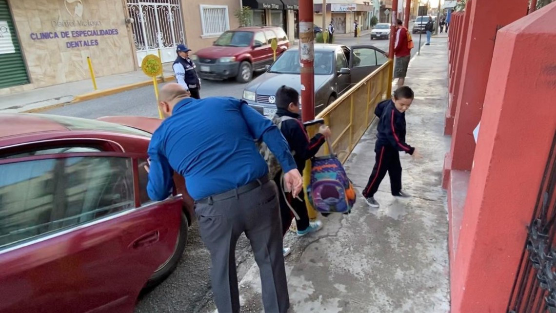 Regreso a clases con tráfico vehicular; pero con saldo blanco