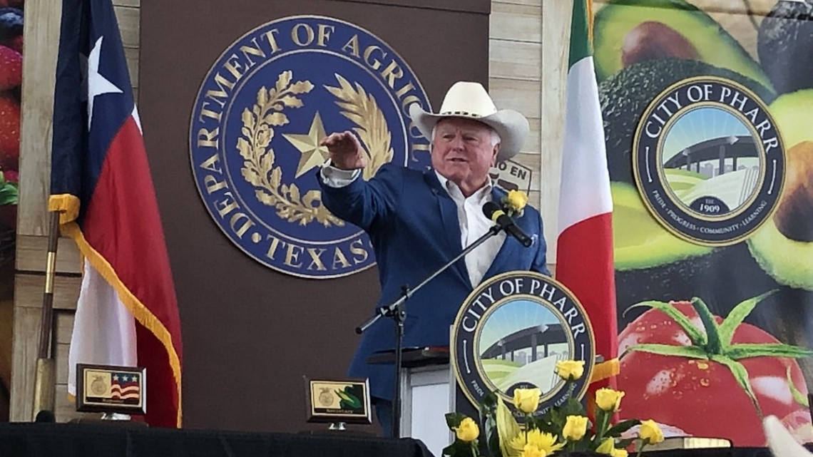 Rinde protesta Sid Miller como Comisionado de Agricultura de Texas