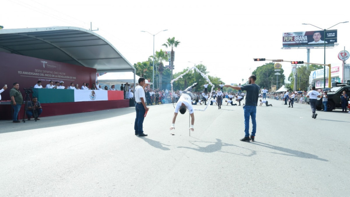 Preside gobernador de Tamaulipas desfile conmemorativo de la Revolución Mexicana