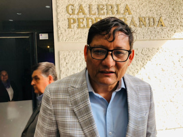 Escuelas consideran tomar clases en línea por ola de calor