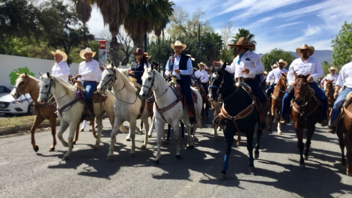 Llevan a cabo “Cabalgata de la Amistad”