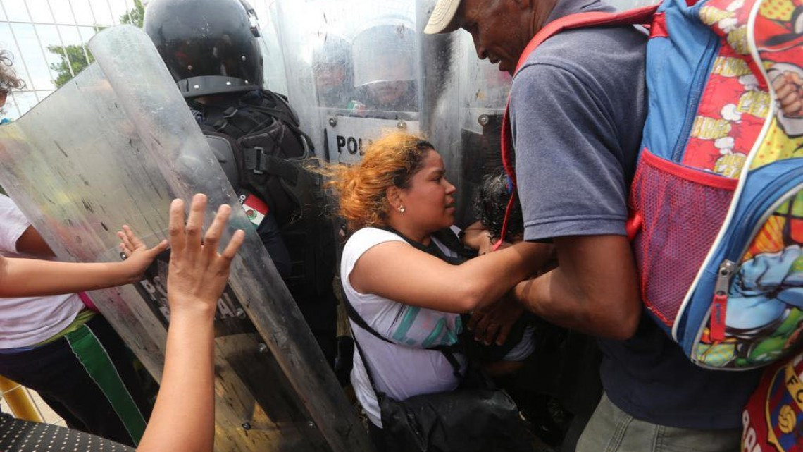 Contienen ingreso de caravana migrante en México