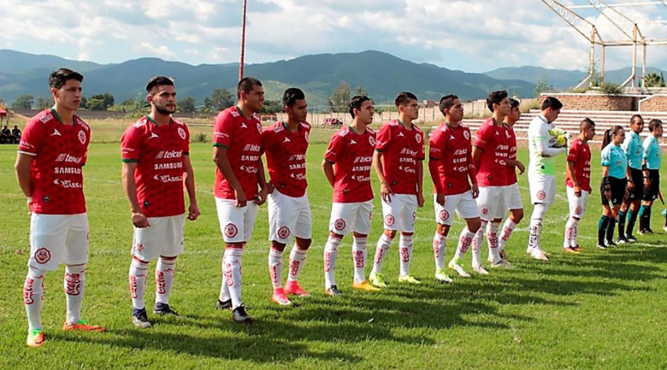 Mineros de Zacatecas bailan "Payaso de Rodeo" para entrenar