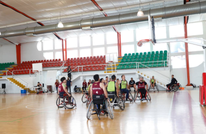 Organizan cuadrangular de basquetbol sobre silla de ruedas en homenaje a profesor José Santos Garza