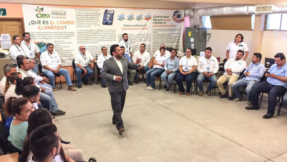 Capacitan a personal Municipal en trabajo en equipo