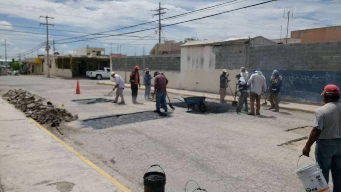 Realizan actividades de bacheo