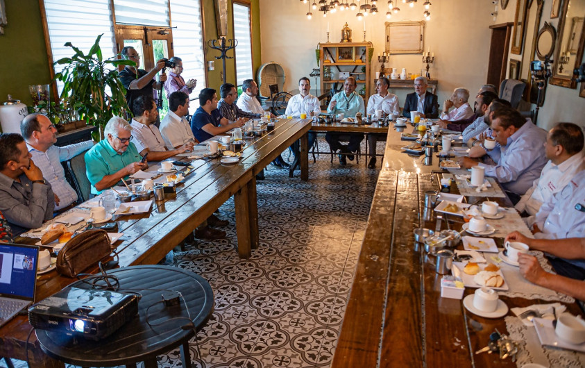 Participa Dr. Rubén Sauceda como orador en reunión de la UCEN