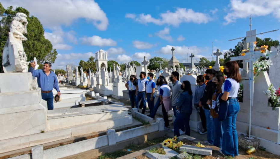 Difunde gobierno municipal riqueza histórica de panteón antiguo con vistas guiadas 