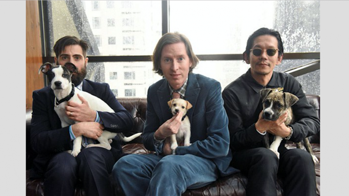 Protagonistas de Isle of dogs posan con cachorritos