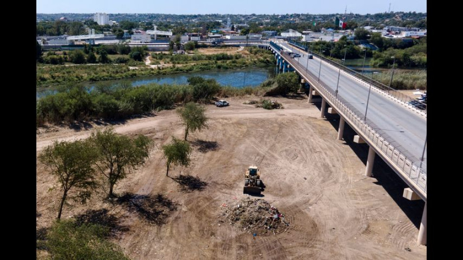Campamento fronterizo de Texas se queda sin migrantes