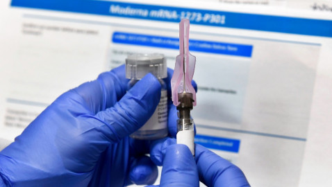 Vacuna contra COVID-19 estará disponible en abril para todos en EU: Trump