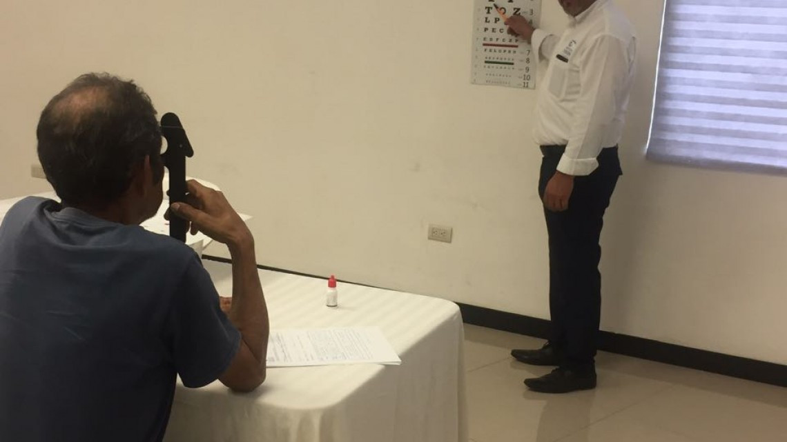 Dan seguimiento a pacientes operados por cataratas