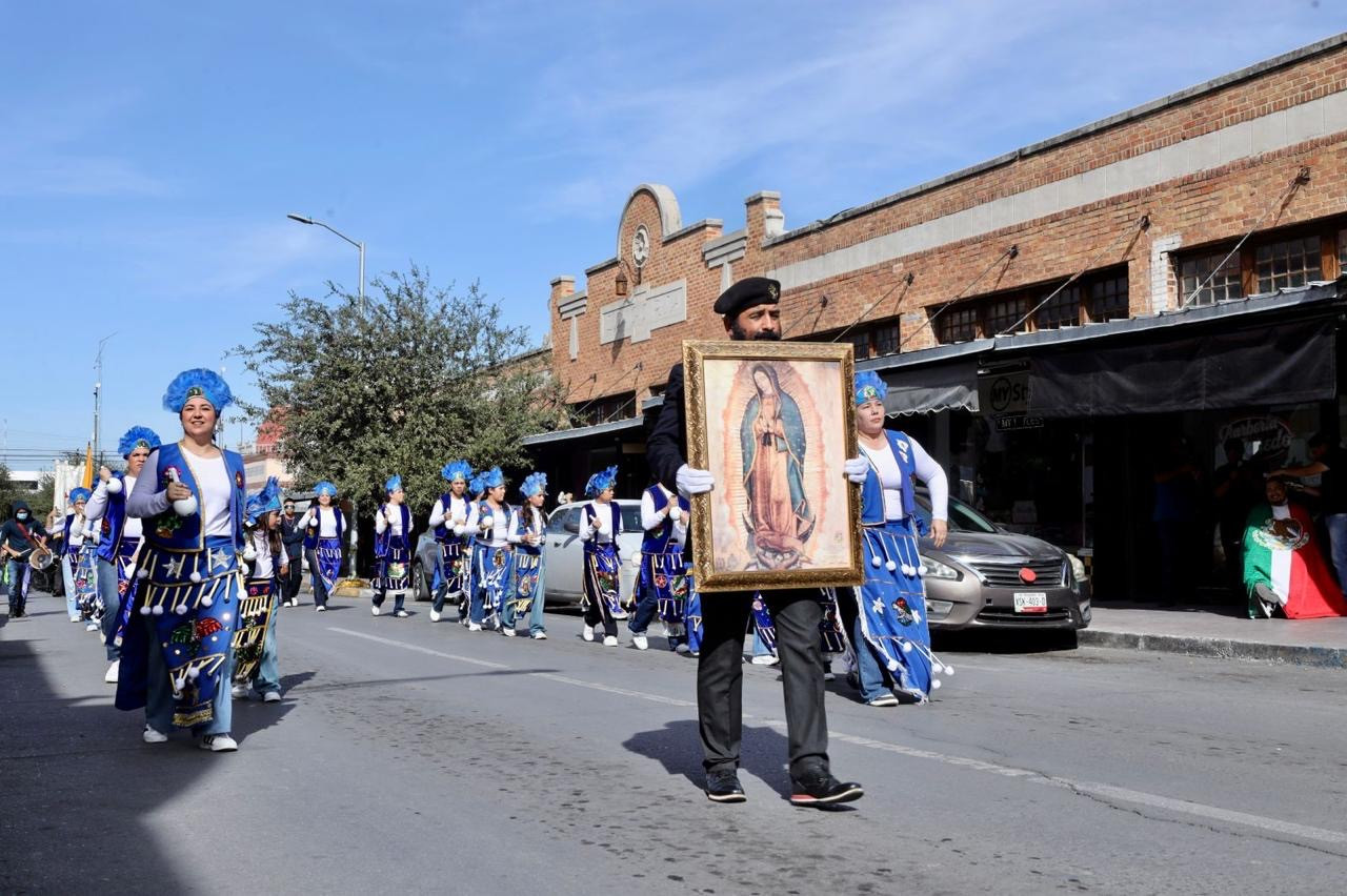 Une la Rosa de Plata a México, Canadá u Estados Unidos