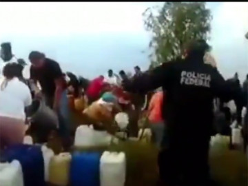 VIDEO: Policías y militares intentaron retirar a pobladores de Tlahuelilpan