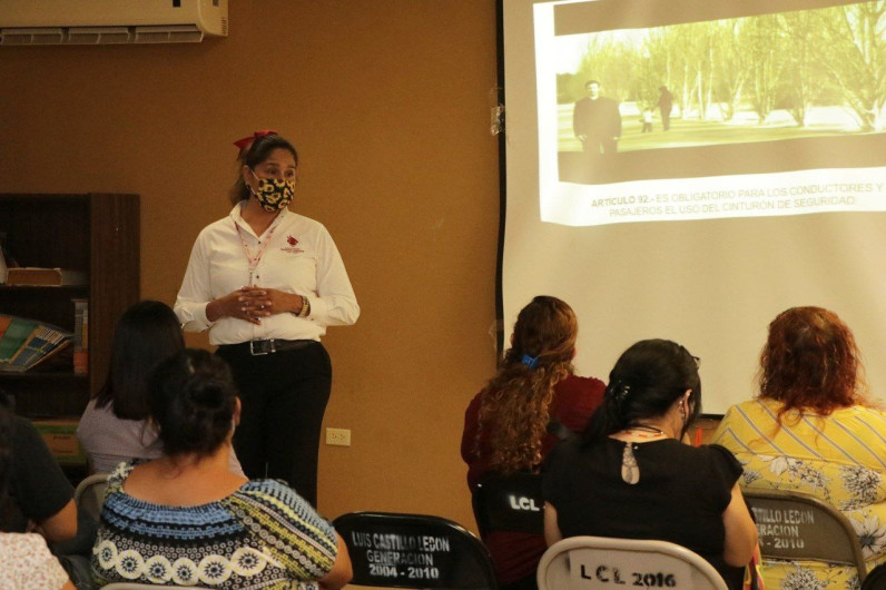 Lleva Gobierno Municipal educación vial a estudiantes y padres de familia 