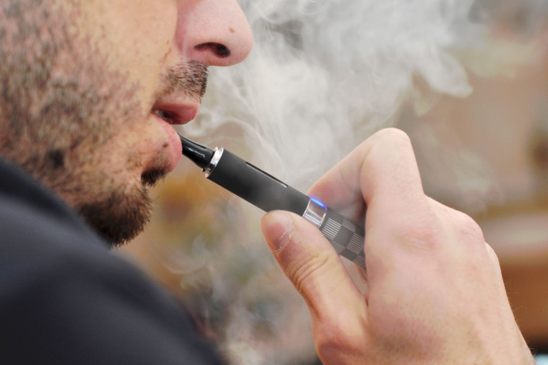 Secretaría de Salud alerta por daño pulmonar ligado al ‘vaping’