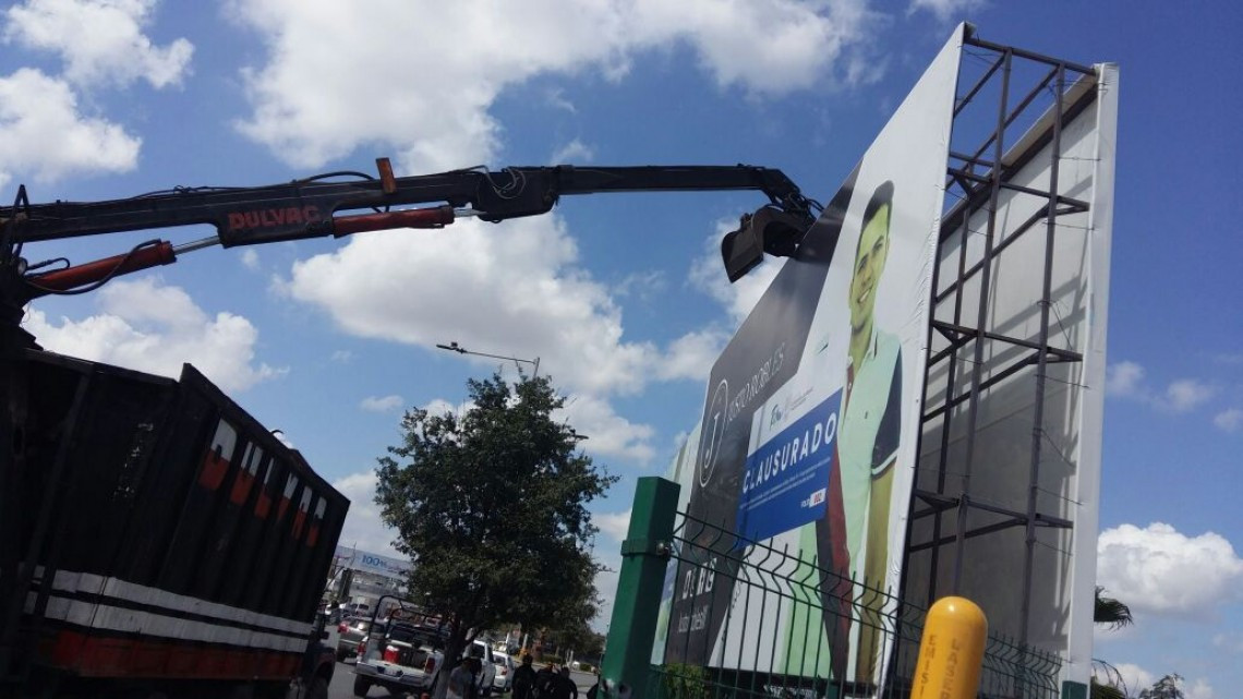 Retira SEDUMA espectaculares ilegales