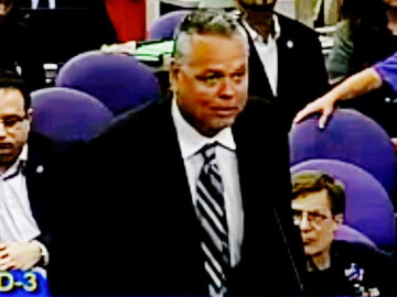 Policía que ignoró tiroteo en Florida es demandado