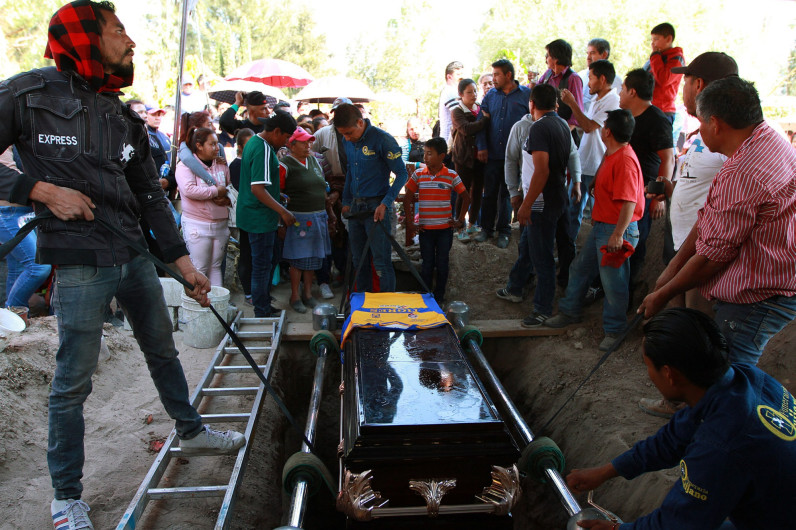 Sepultan a 5 víctimas de la explosión de Tlahuelilpan