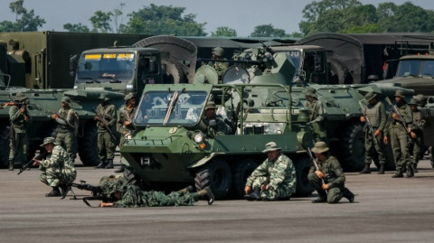 Venezuela despliega tropas en límites con Colombia