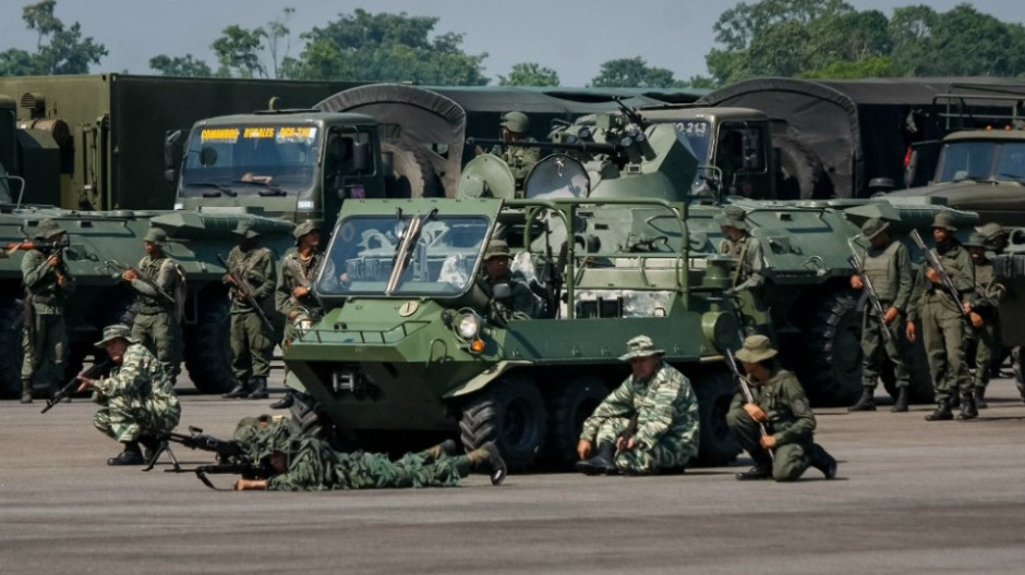 Venezuela despliega tropas en límites con Colombia