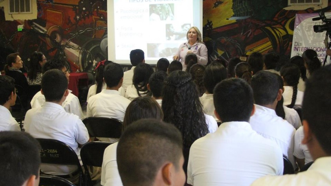 DIF Matamoros lleva programa “#AmorNoDolor a secundarias