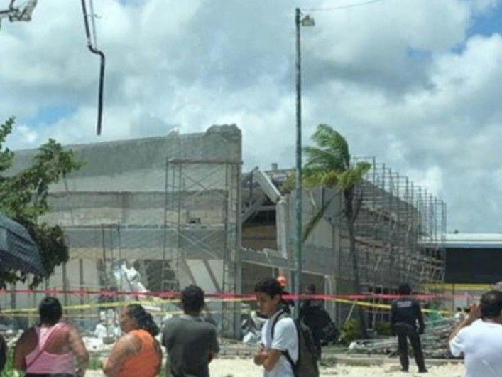 Un muerto tras derrumbe de construcción de plaza comercial de Quintana Roo