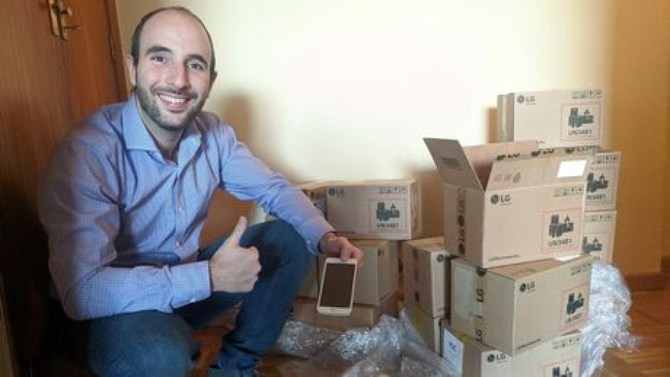 Madrileño repartirá celulares en hospitales para que los enfermos se puedan despedir