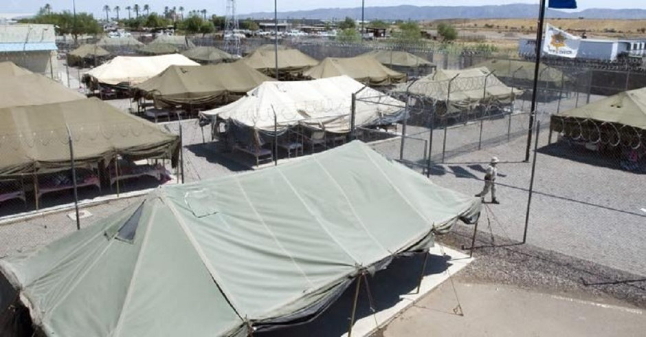 Asignan dos nuevas carpas para migrantes en Texas