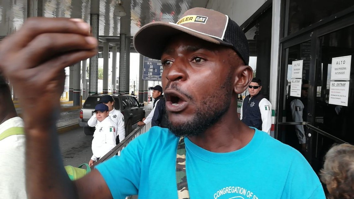 Familias Africanas buscan cruzar la frontera