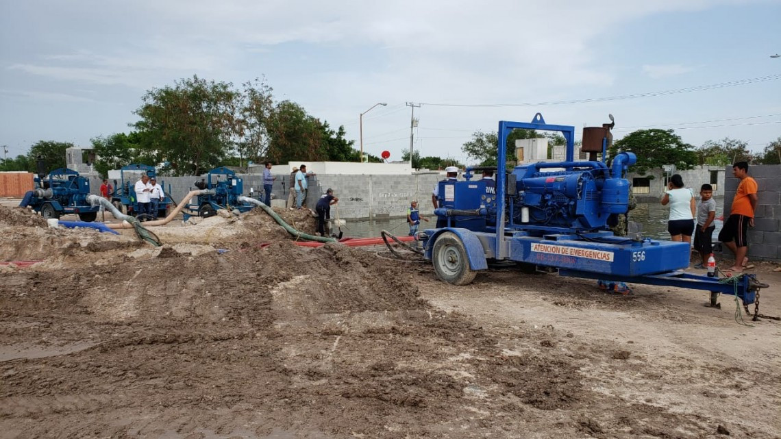 Cumple Maki Ortiz compromiso en Paseo de Las Flores