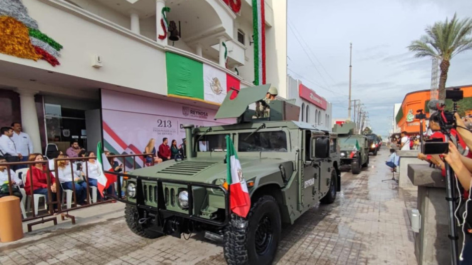 Desfilan para conmemorar el 213 aniversario de la Independencia de México