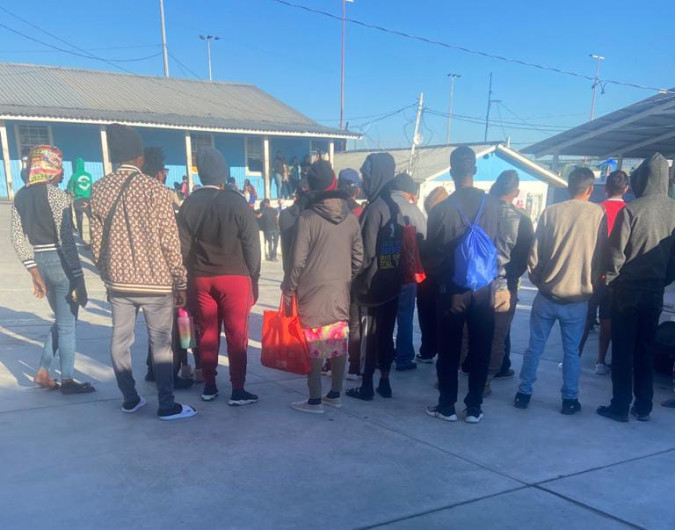 Resguardan a 400 migrantes que estaban en el Río Bravo y en la intemperie 