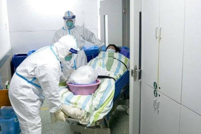 Asciende a 212 los muertos en China por nuevo coronavirus
