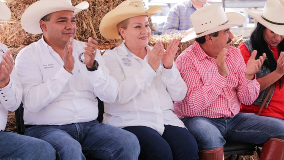 Alcaldesa asiste a Aniversario del el ejido Santa Juana
