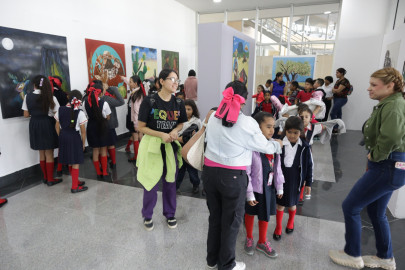 Estudiantes de la Primaria Venustiano Carranza disfrutan del arte en un recorrido por el Centro Cultural
