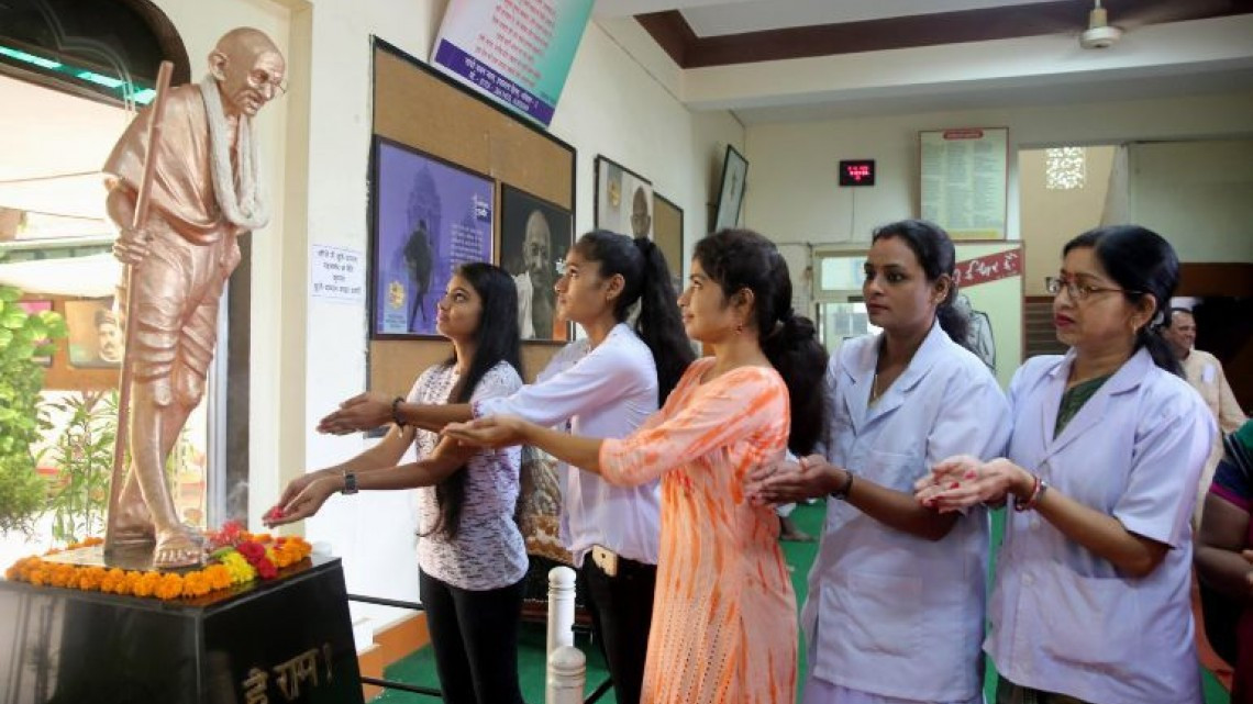  India realiza homenajes por el aniversario del natalicio de Mahatma Gandhi 